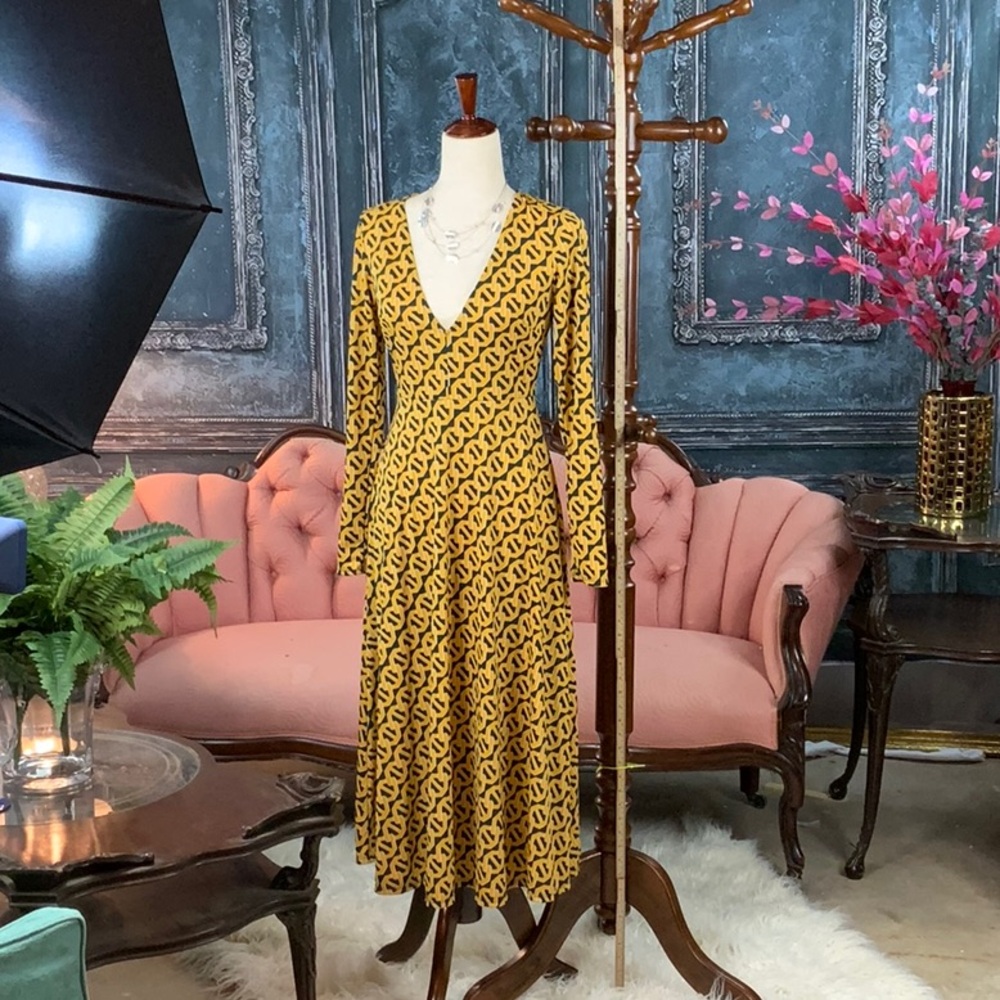 Colorful fun stretchy dress, green and gold! It’s a super comfy statement piece.